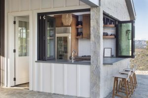 Light and Airy Outdoor Kitchen 